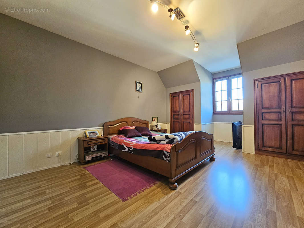 Maison à SAINTE-GENEVIEVE-DES-BOIS