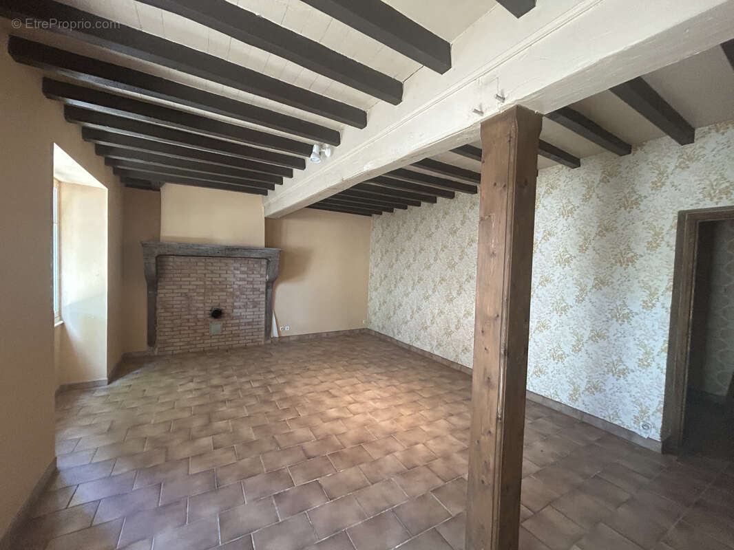 EXCLUSIVITE !! ASSIEU, Ferme 145 m2 habitables environ sur 2 niveaux et terrain. - photo 6