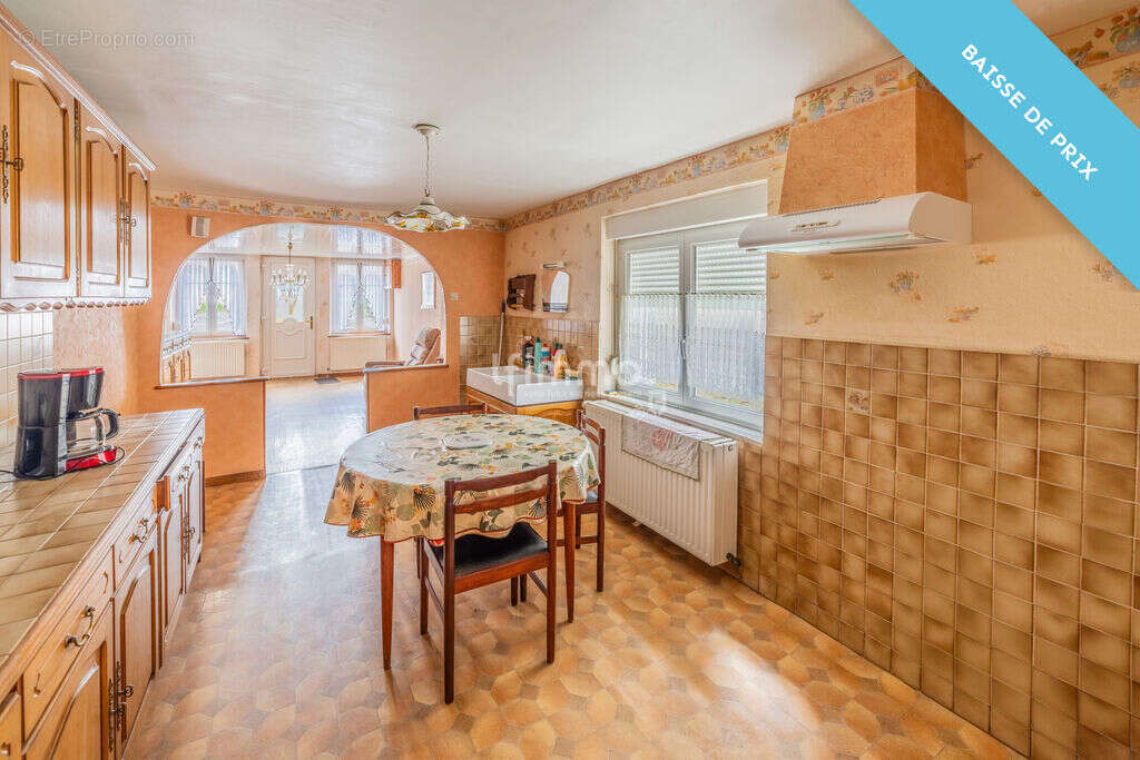 Maison à MAIZIERES-LES-VIC