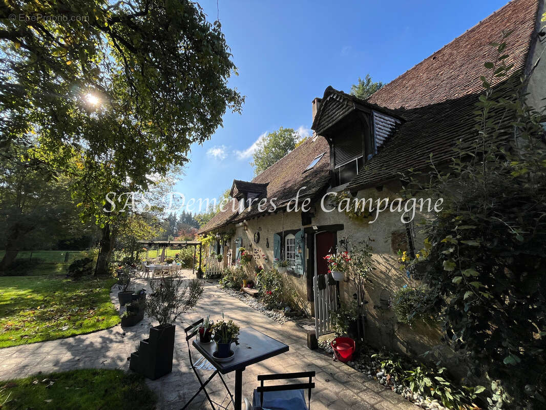 Maison à SURY-EN-VAUX