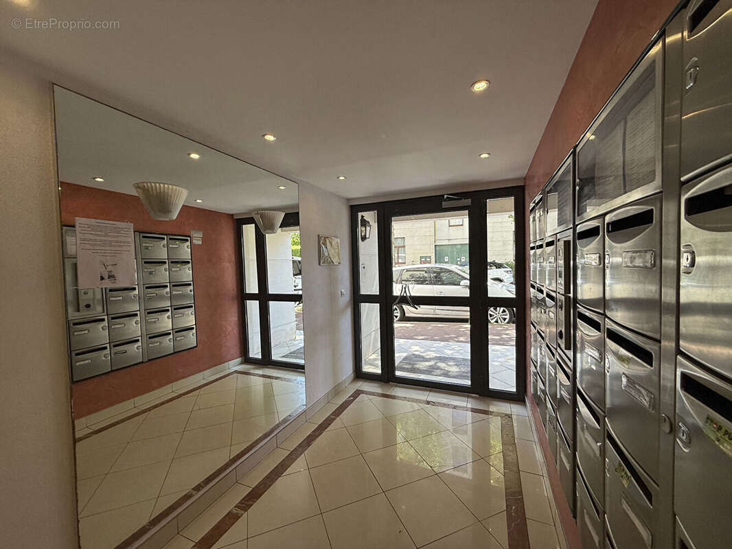 Appartement 3 pieces 61.89 m² + balcon + parking s/sol - photo 10