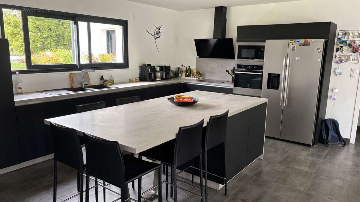 Maison à BARRY-D&#039;ISLEMADE