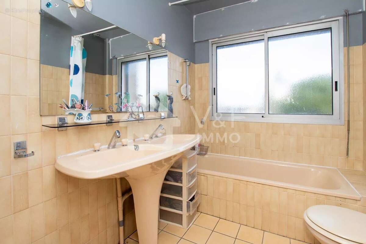 Maison à LAUZERVILLE