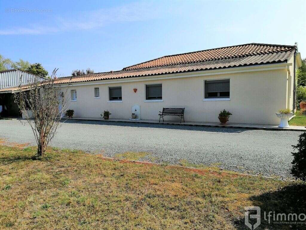 Maison à AMBES