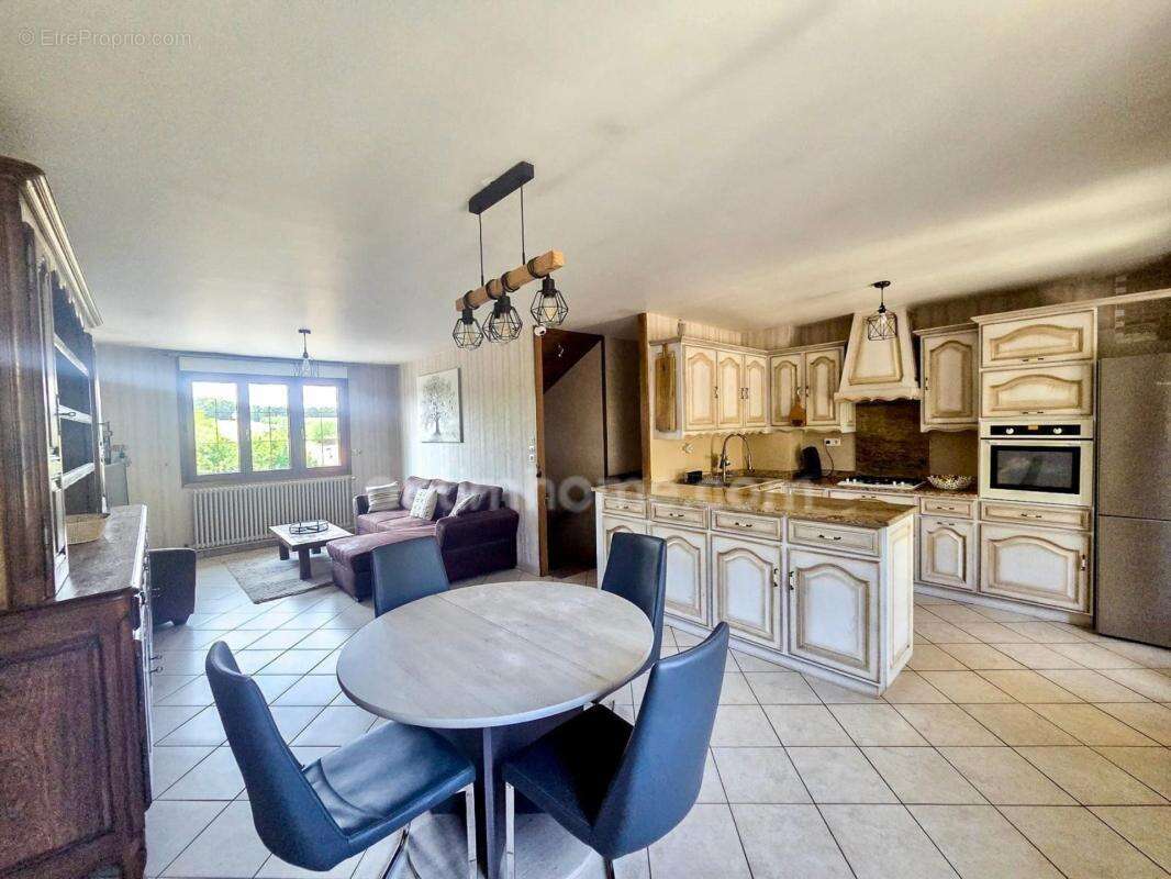 A VENDRE en EXCLUSIVITE maison de famille 5 chambres, 35 ares de terrain et petit hangar - photo 2