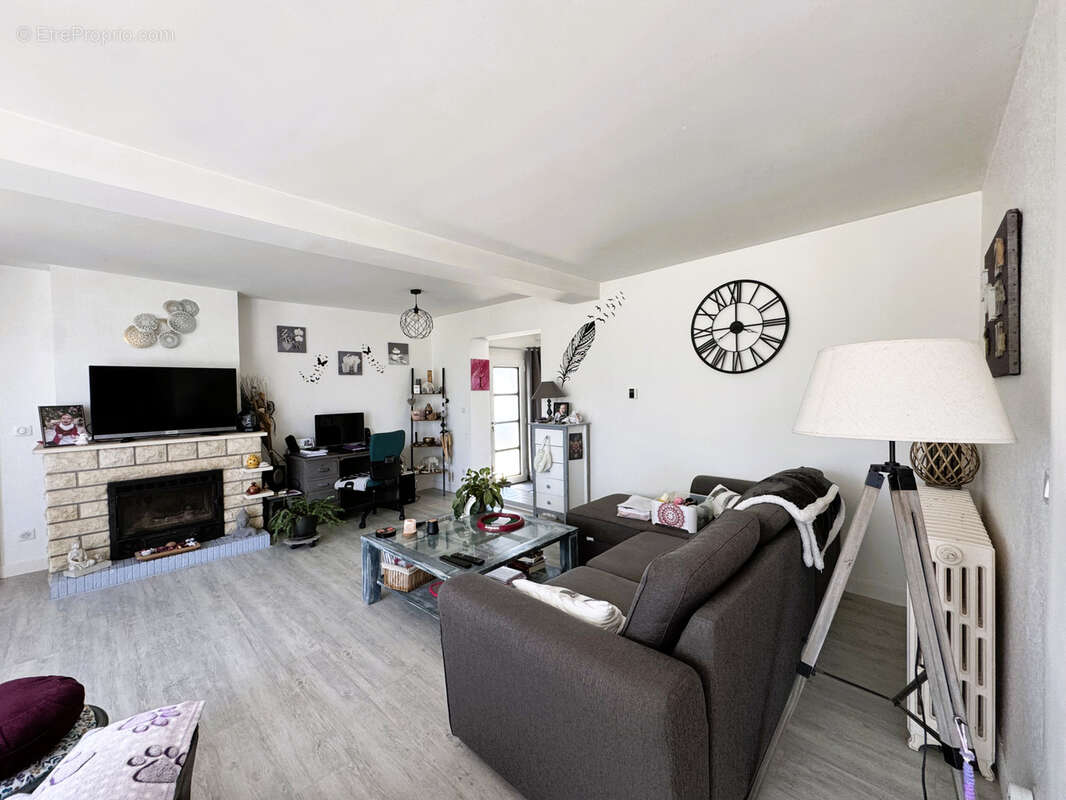 Maison à COURS-DE-PILE