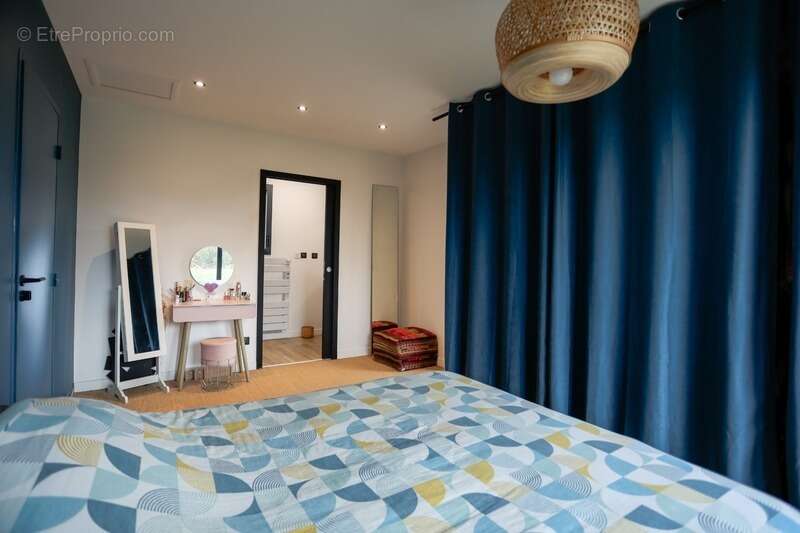 Maison 5 pièces - 137 m² - SAINT MAURICE (63270) - 405 000 euros - photo 7