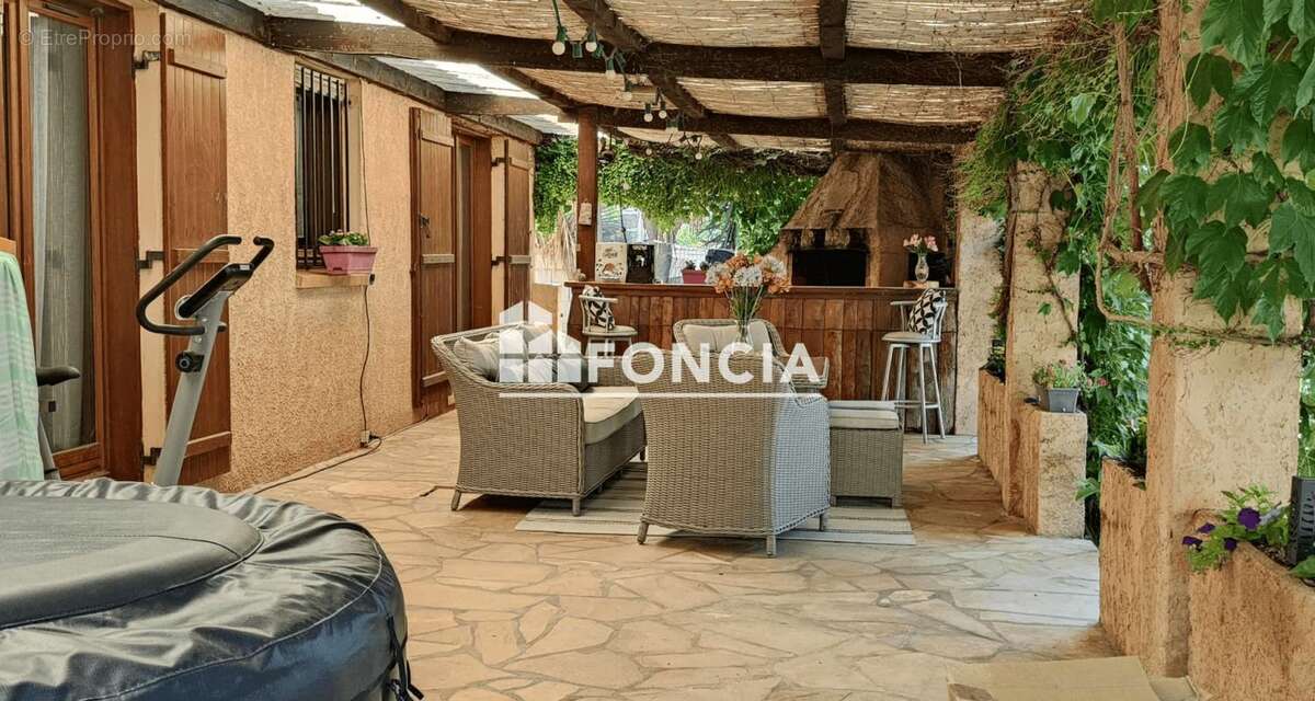 Maison à LA LONDE-LES-MAURES