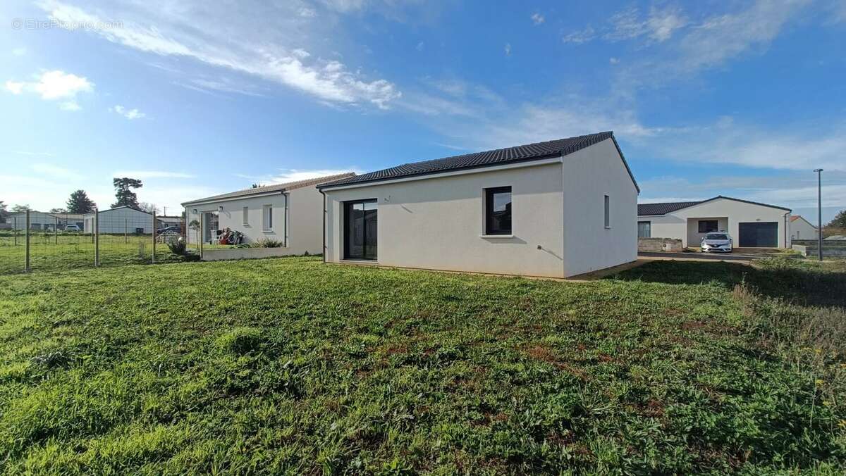 Maison à NEUVILLE-DE-POITOU