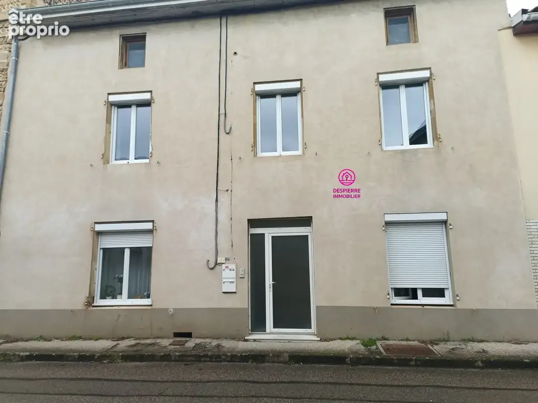 JARCIEU, bel appartement en rez de-chaussée,  1 chambre, terrasse, cave, salle de douches wc, piece de vie : 5 - photo 7