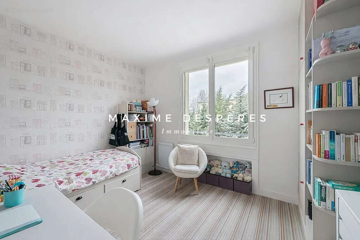 Appartement à NEUILLY-SUR-SEINE
