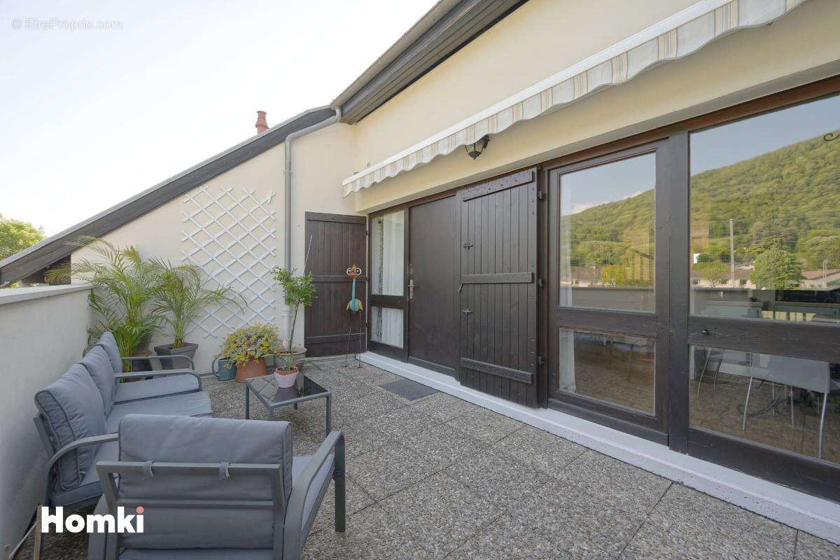 Appartement à POISAT