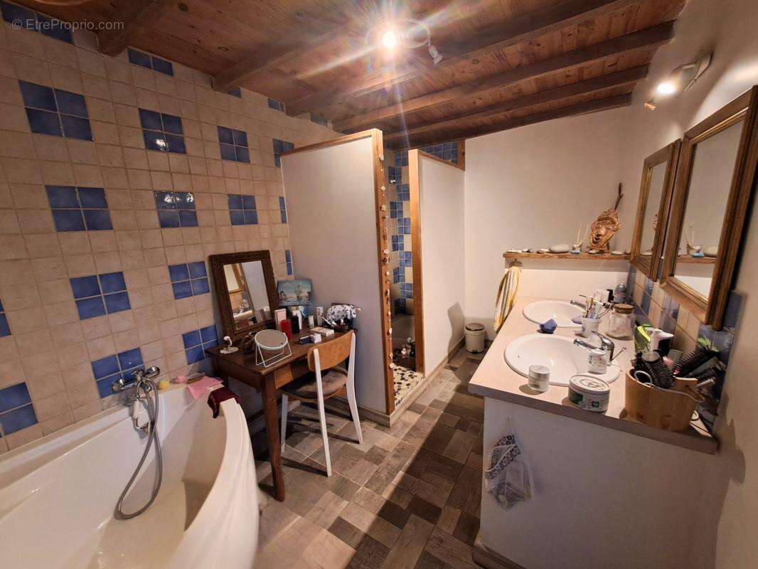 Maison en pierre à rafraichir - 2 chambres - jardin - photo 16