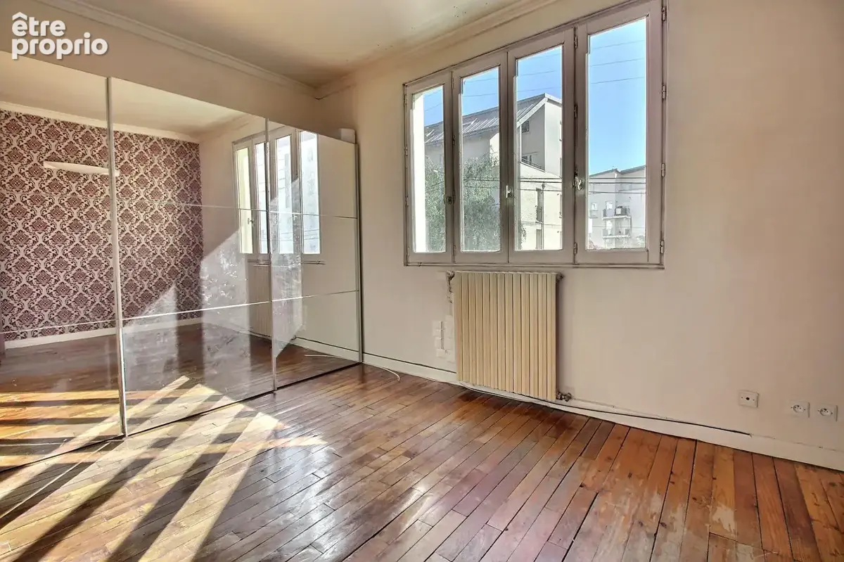 Grande maison familiale avec jardins, garage et fort potentiel - photo 7
