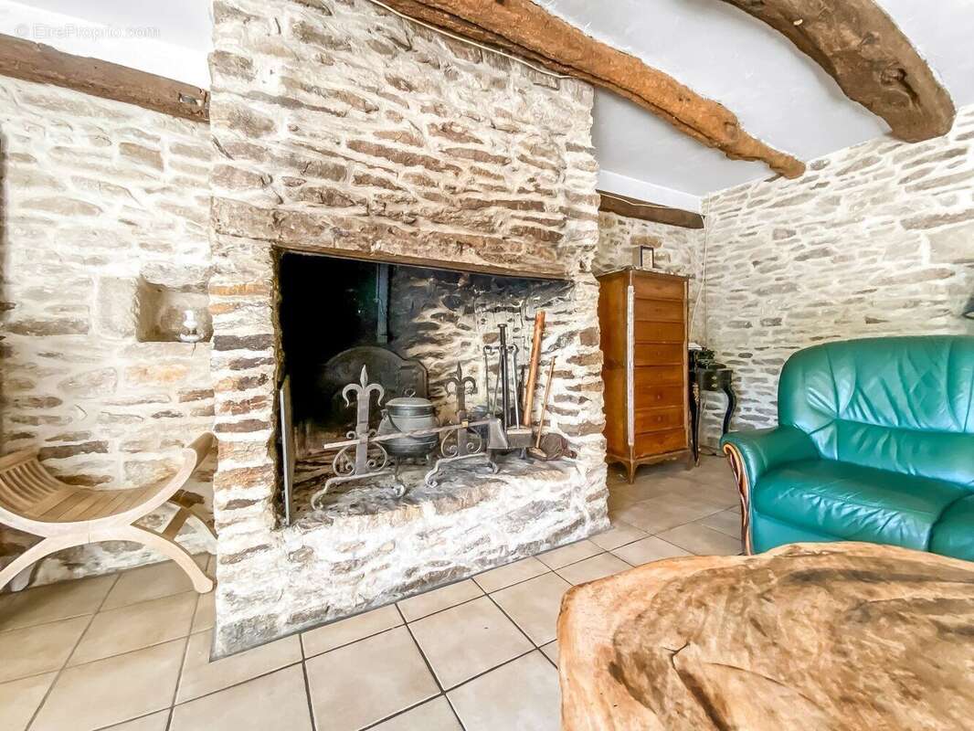 Jolie maison en pierre proche des plages avec grand jardin, puits et dépendance - photo 2
