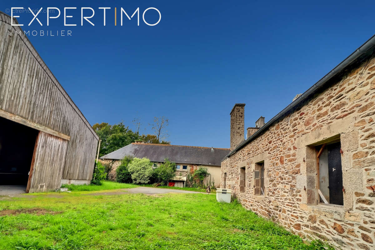 Hangar de 400 m2, dépendances et longère à rénover sur 1 573 m2   Fort potentiel à L’Archantel - photo 5