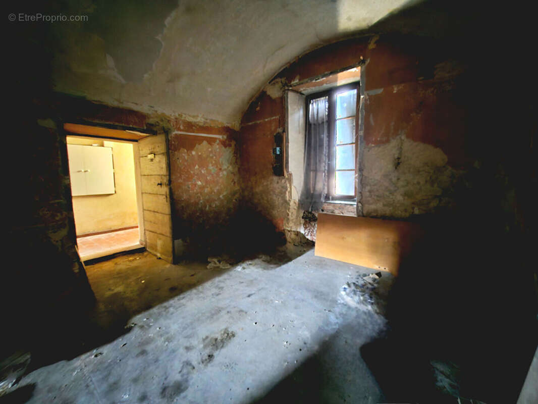 Appartement T3 à rénover avec extérieur - photo 7
