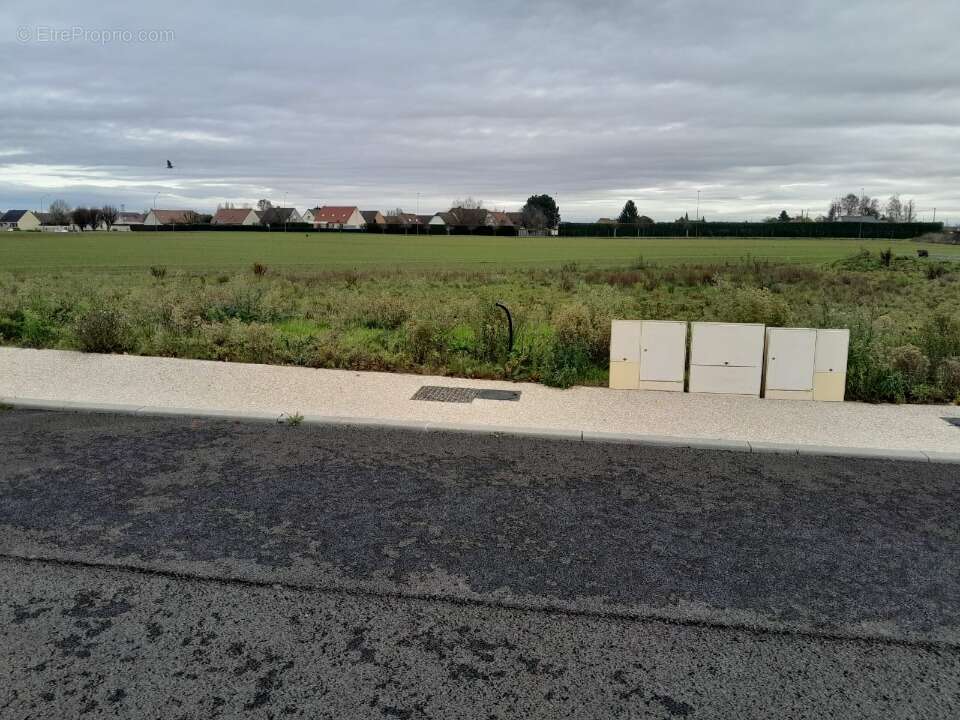 Terrain à CHAUNY
