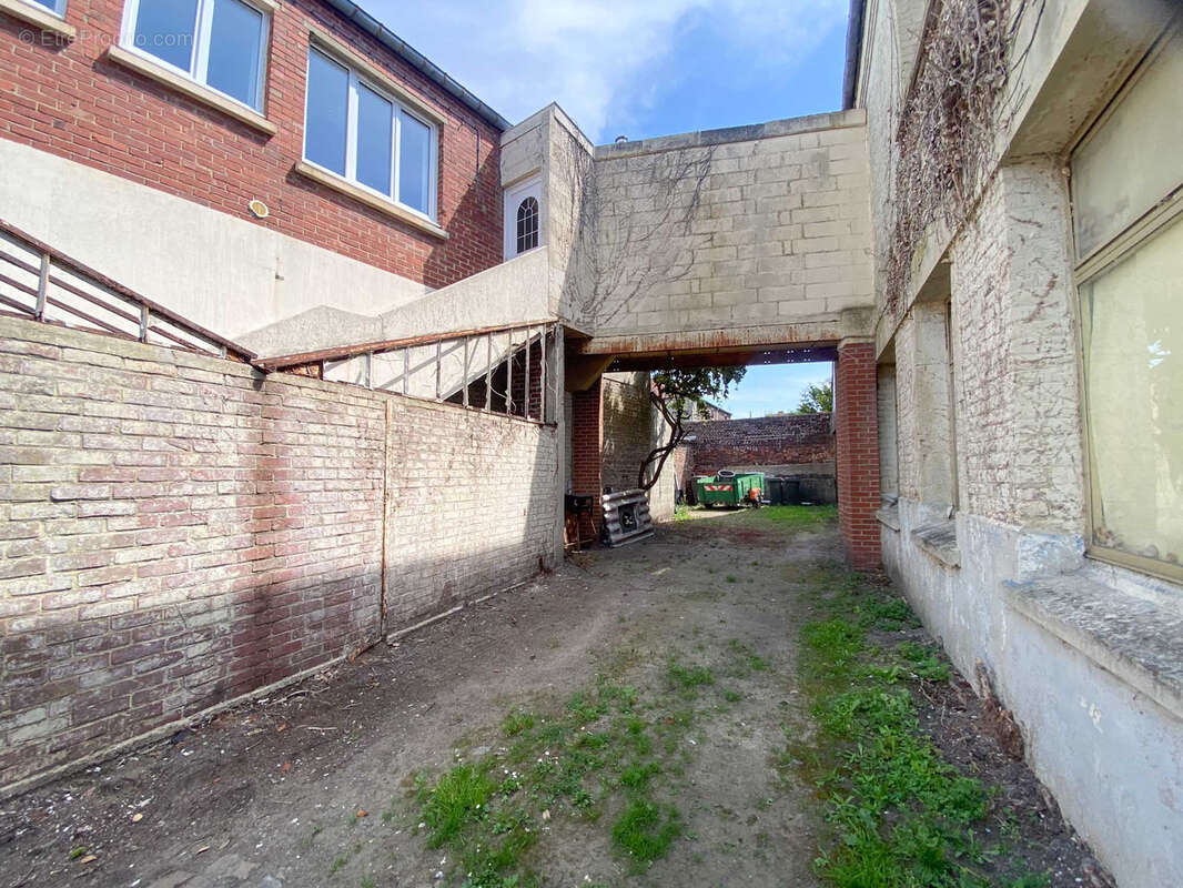 1 appart + 3 plateaux amenageables (pour investisseur, projet pro ou passionné) 97 m2 + 325 m2 - photo 18