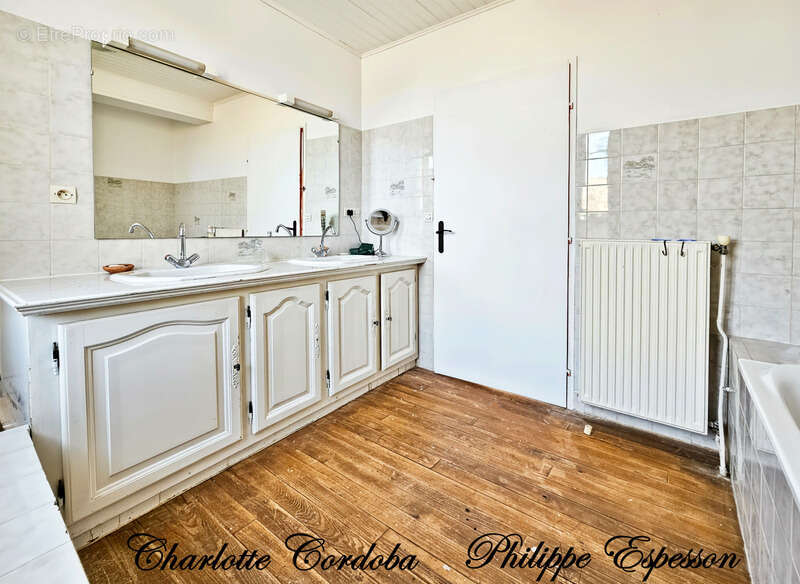  Une maison de caractère de 7 pièces où l'histoire rime avec sérénité - photo 12