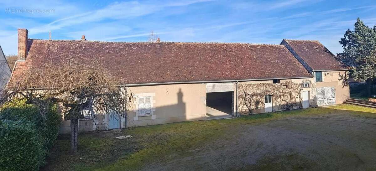 Maison de 338 m2 en vente à Beaumont - photo 5