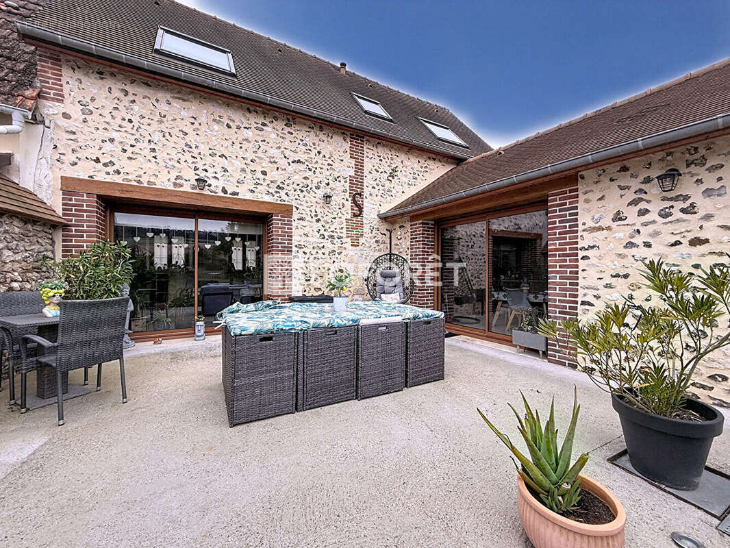 Maison à LA CROIX-SAINT-LEUFROY