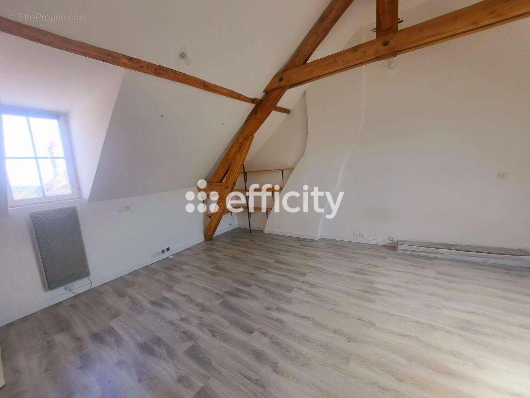 Maison à NEUILLE-PONT-PIERRE