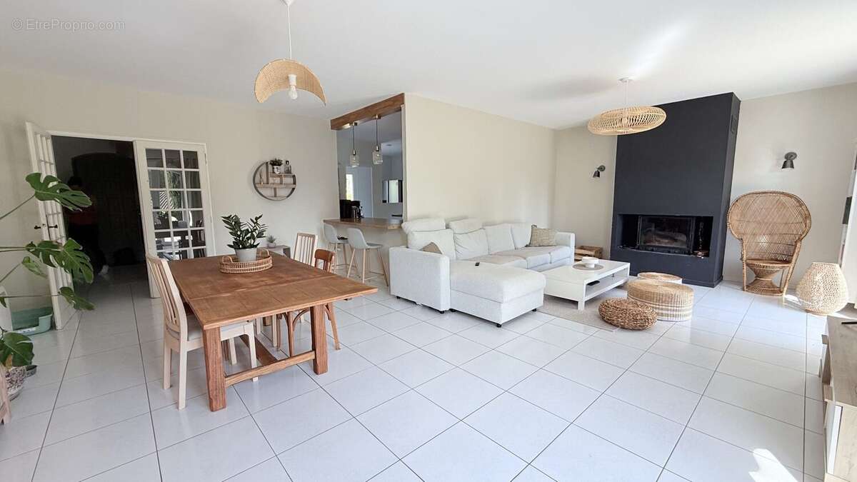 Maison à VILLEMOUSTAUSSOU