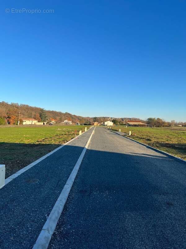 Terrain à SAINT-LIEUX-LES-LAVAUR