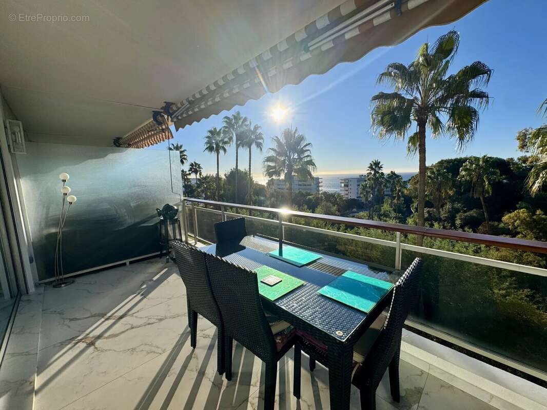 Appartement à VALLAURIS