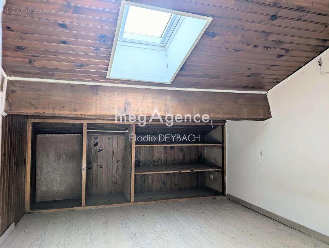 Maison avec extérieur et stationnement clos - photo 7