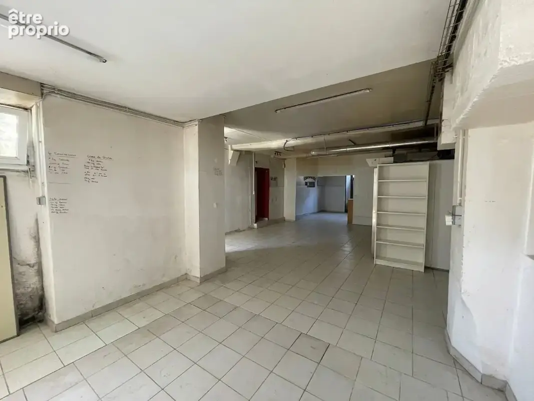 Ensemble immobilier mixte : Maison de village + Local commercial (Boulangerie) — Centre-bourg de Frontenay-Roh - photo 4