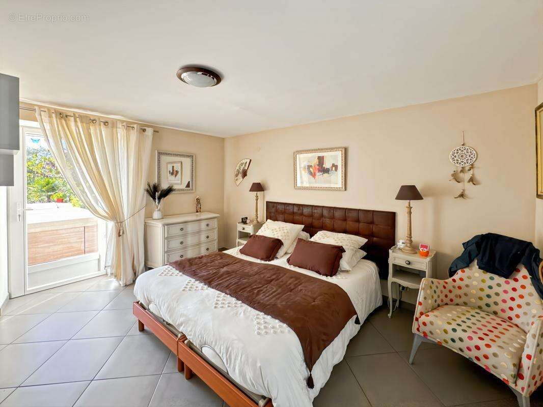 Maison à NOTRE-DAME-DE-SANILHAC