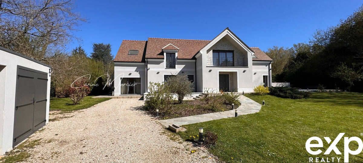 Maison 317 m² à Saint-Remy-L'honore  - photo 1