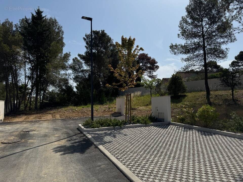 Terrain à SAINT-CLEMENT-DE-RIVIERE