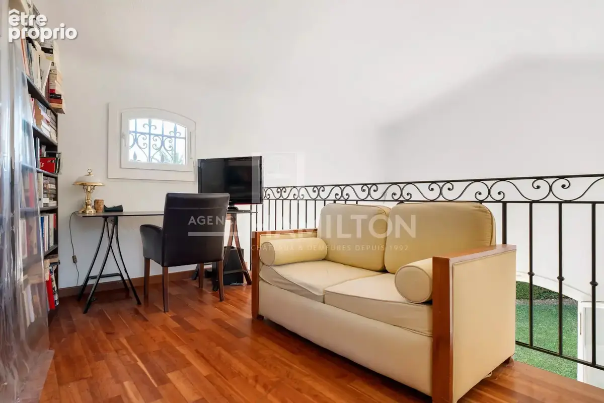 Villa à vendre proche de Valbonne avec vue mer, piscine et 5 chambres - photo 10