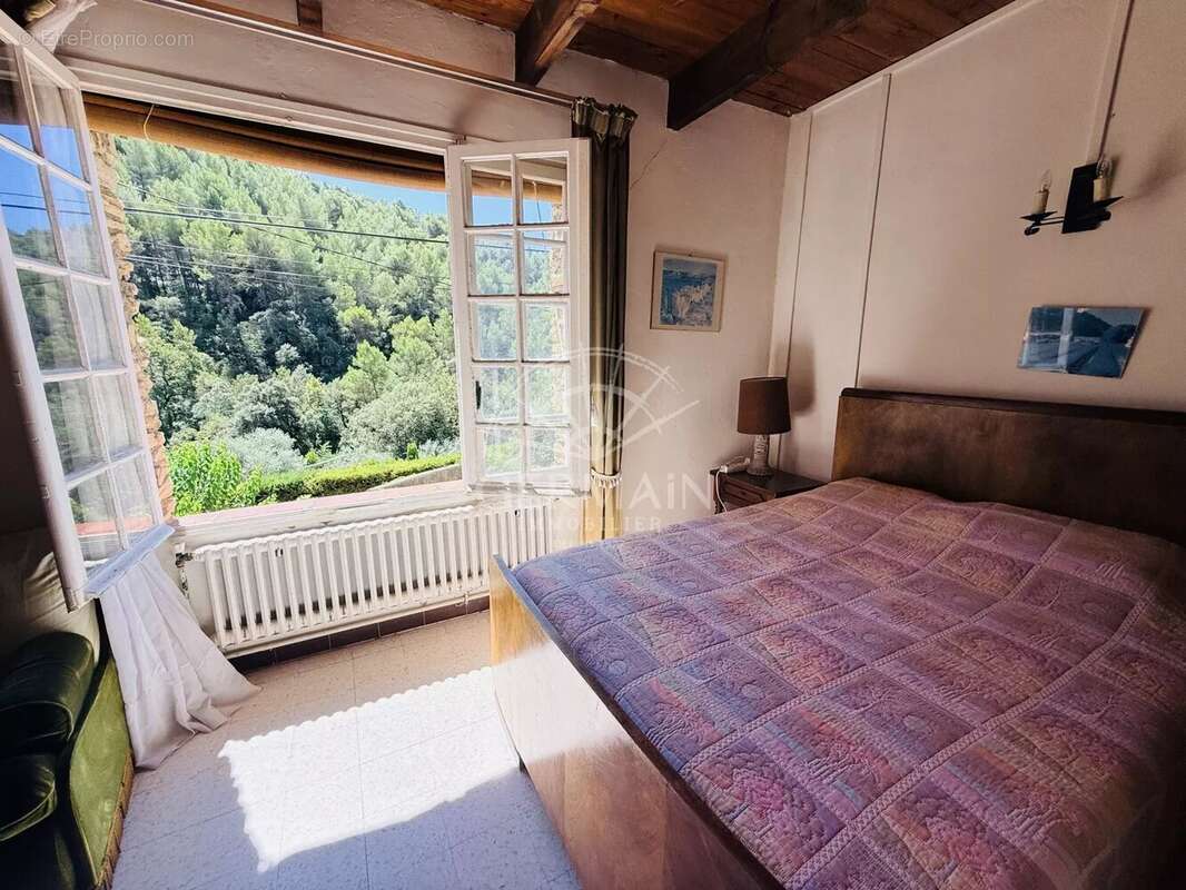Saumane-de-Vaucluse, en exclusivité, maison de village en pierre de 104 m² avec jardin clos. - photo 6