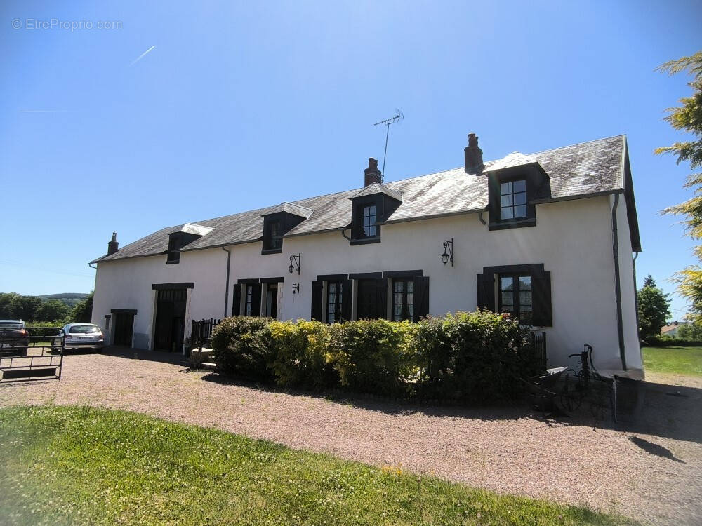 Maison à OUROUX-EN-MORVAN