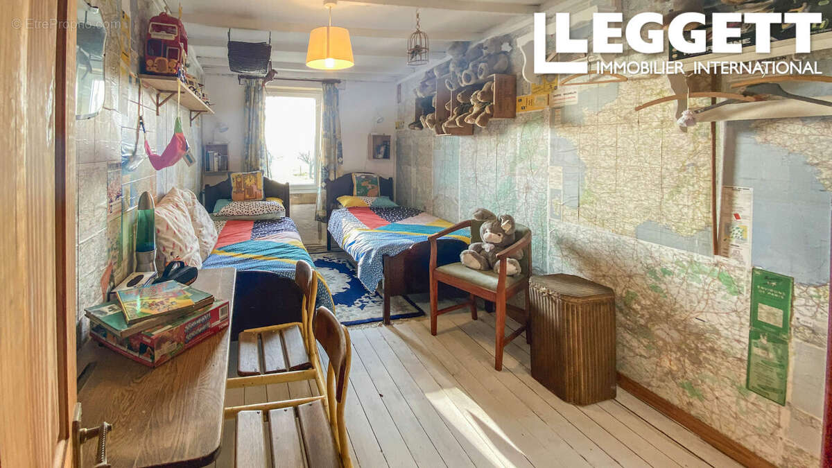 Maison à NIEUL-LE-VIROUIL