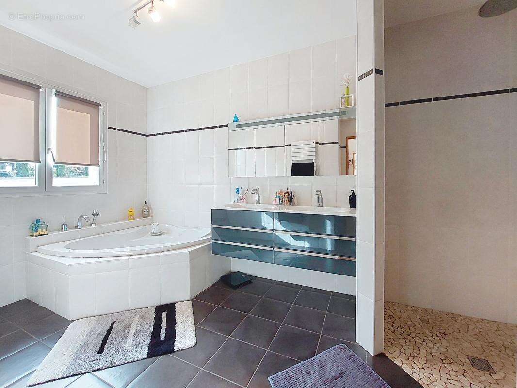 Maison à SAINT-BONNET-DE-MURE