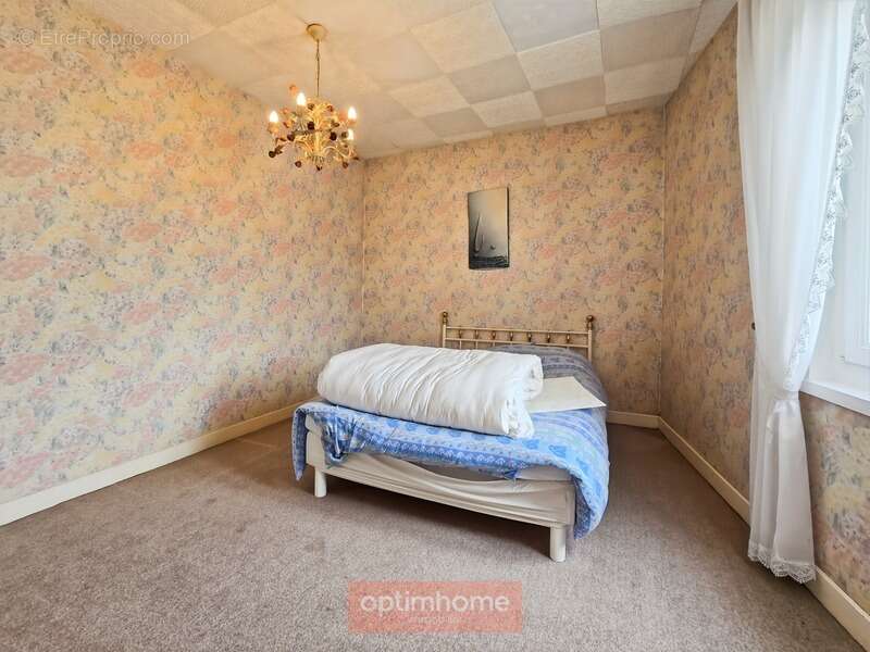 Maison à CROISILLES