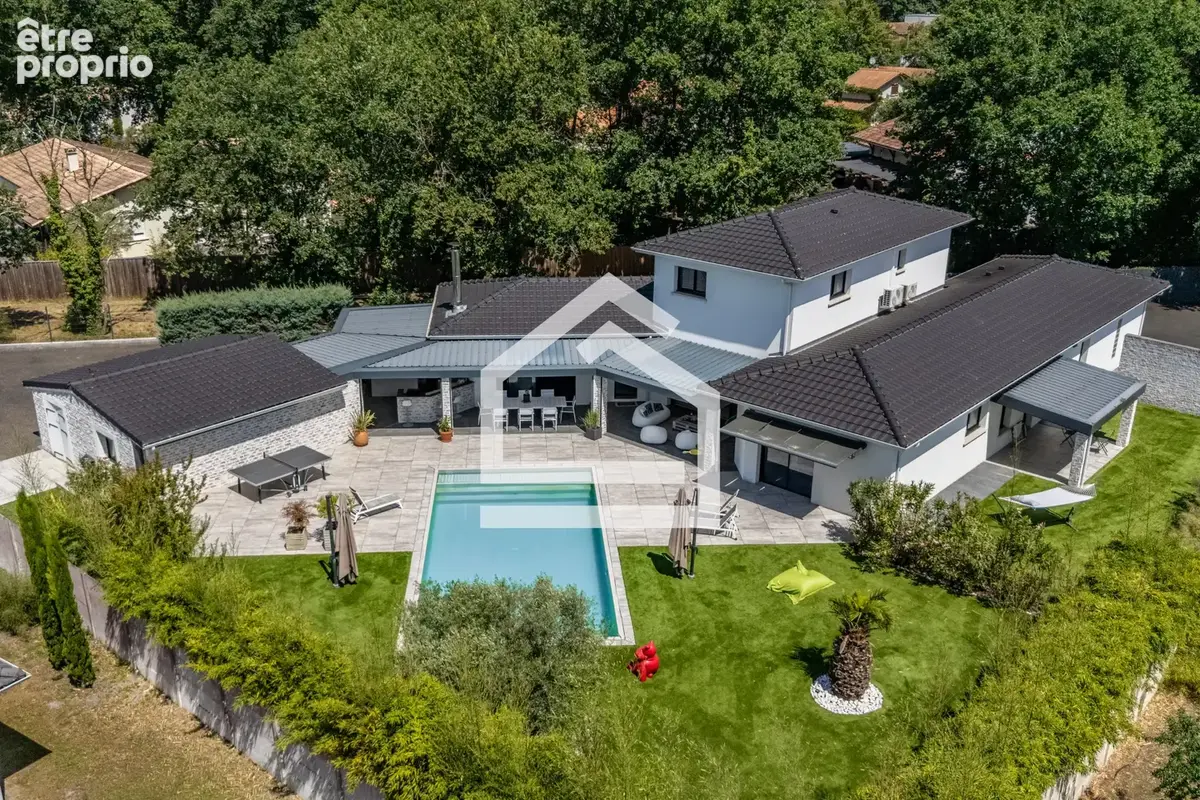 Saint Aubin de Médoc - Villa d'exception de 230 m2 avec dépendance de 30 m2, piscine et garage - photo 31