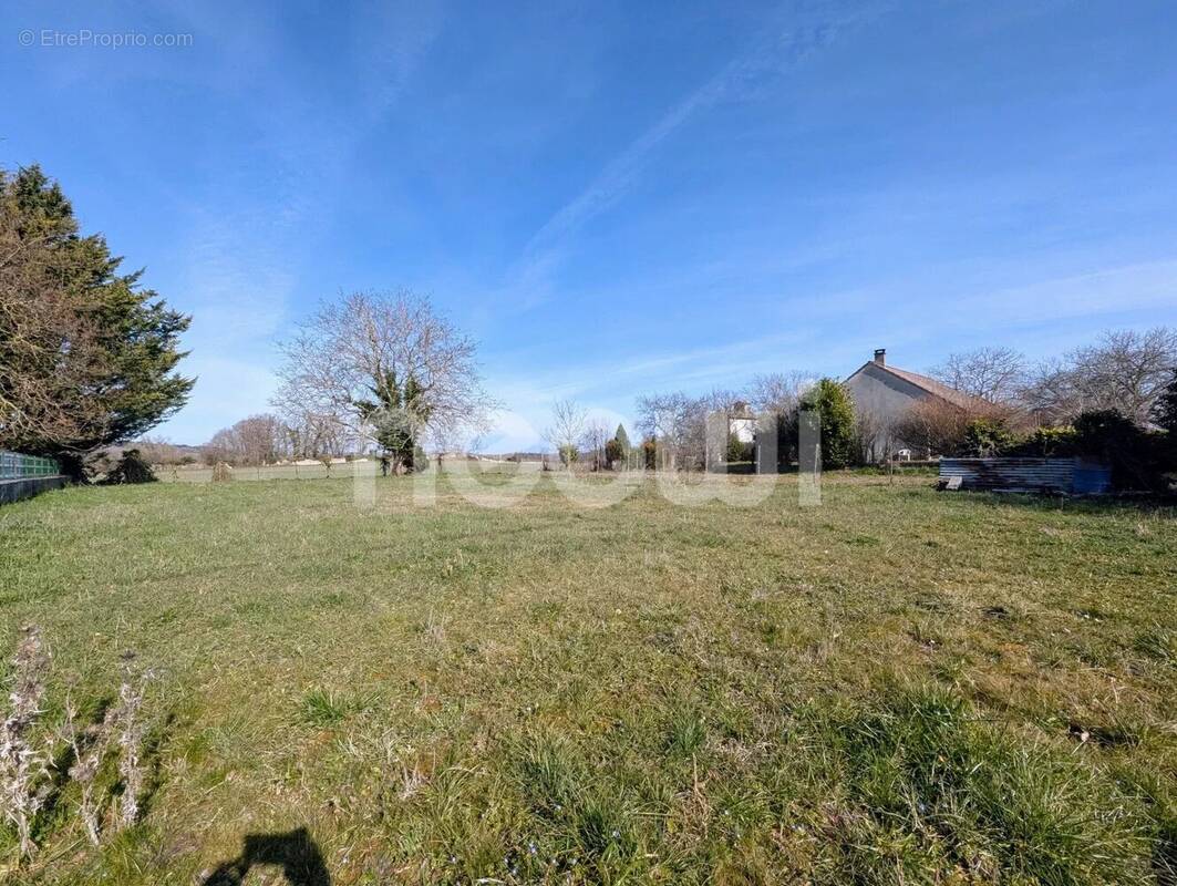 Terrain à AIGUEPERSE