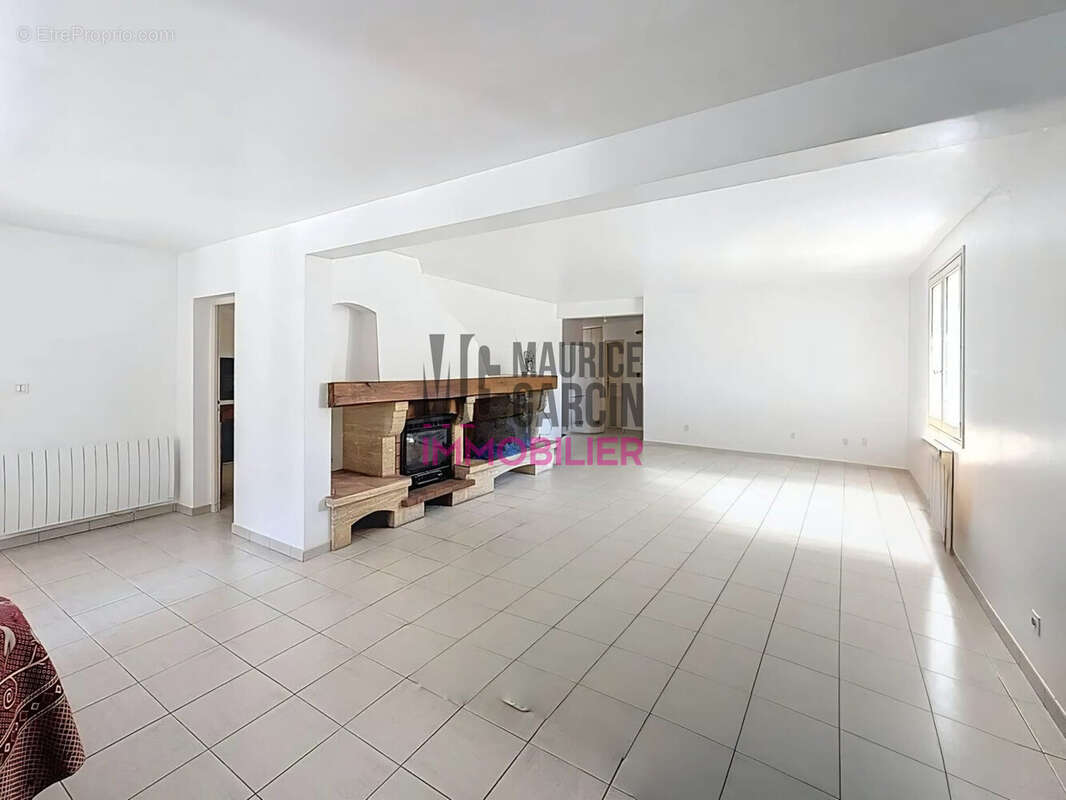 Maison à PERNES-LES-FONTAINES