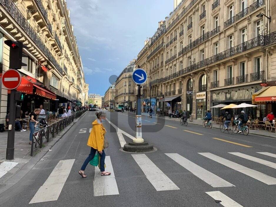 Commerce à PARIS-9E