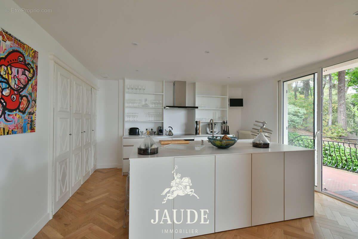 Duplex de 137m2 Carrez (200m2 au sol) avec TERRASSE (61m2) Vue PANORAMIQUE + Garage + jardin privatif - photo 6