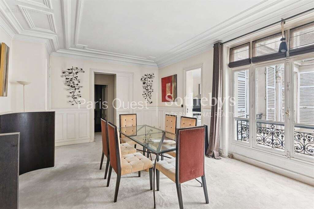 Appartement à PARIS-8E