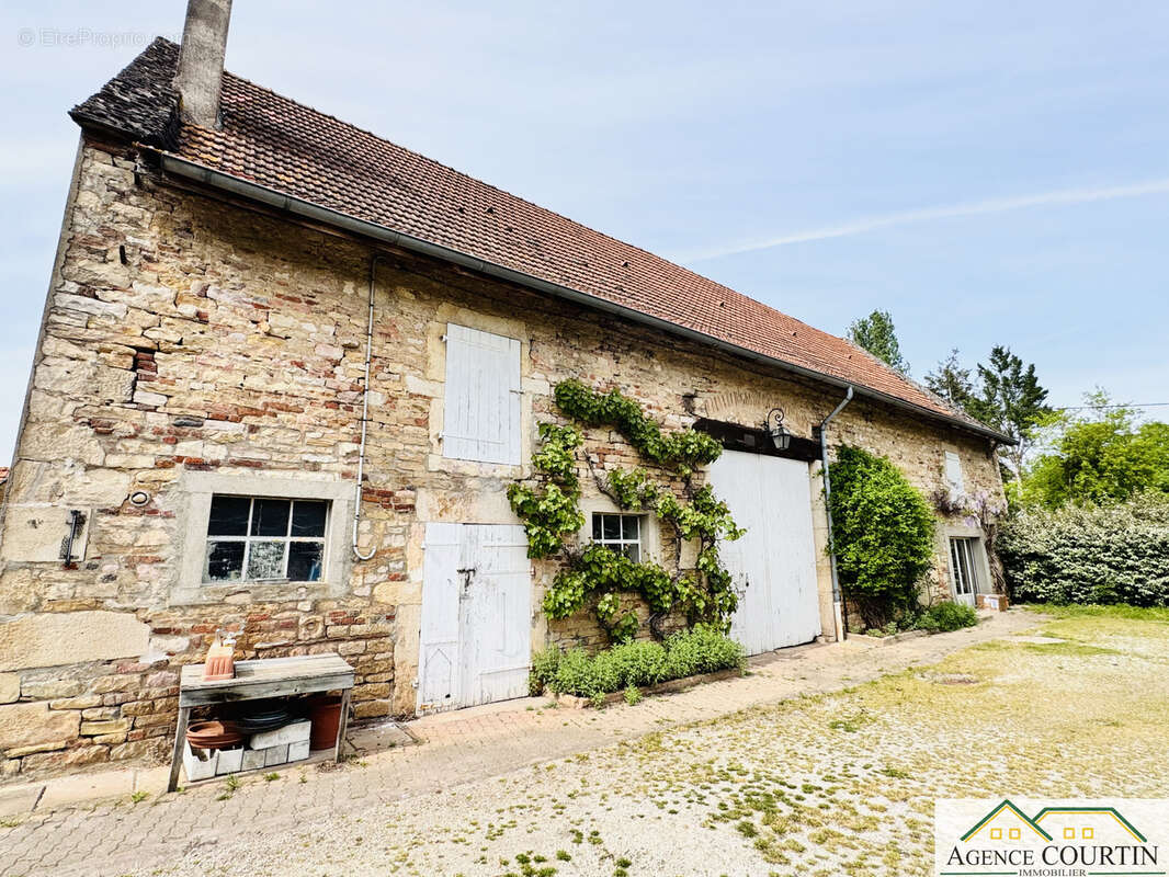 Maison à SAINT-AMBREUIL