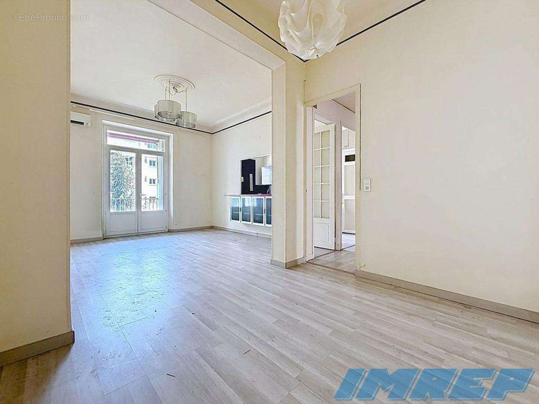 Appartement à MARSEILLE-4E
