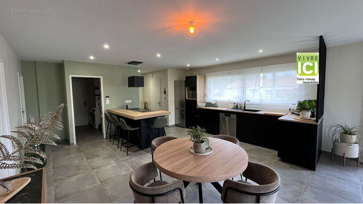 Maison à LA CHAPELLE-BASSE-MER